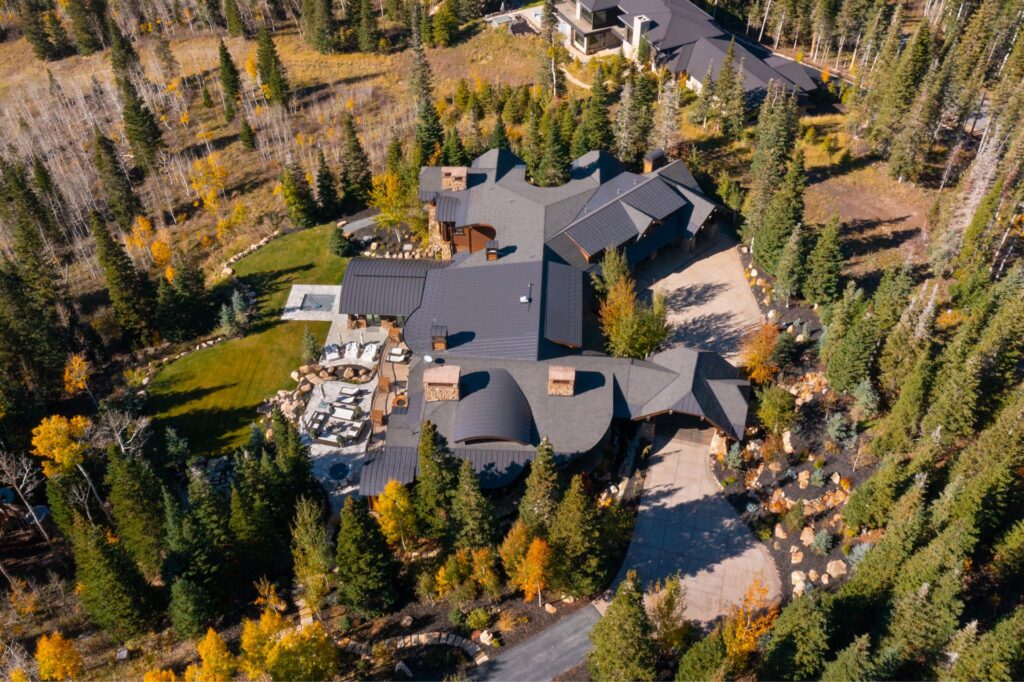 colony-white-pine-mountain-transitional-home-aerial