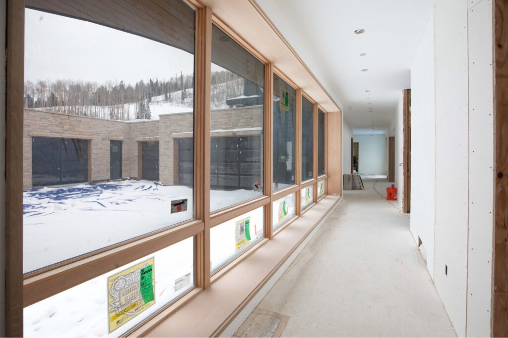 colony-white-pine-contemporary-mountain-home-hallway
