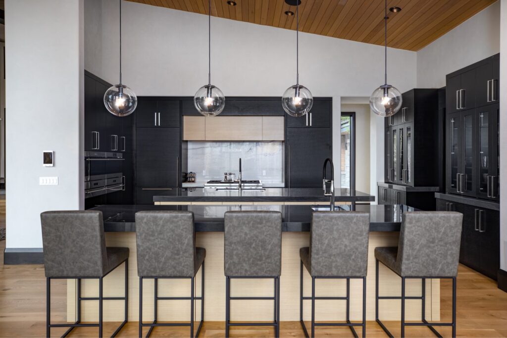 colony-white-pine-modern-mountain-home-kitchen