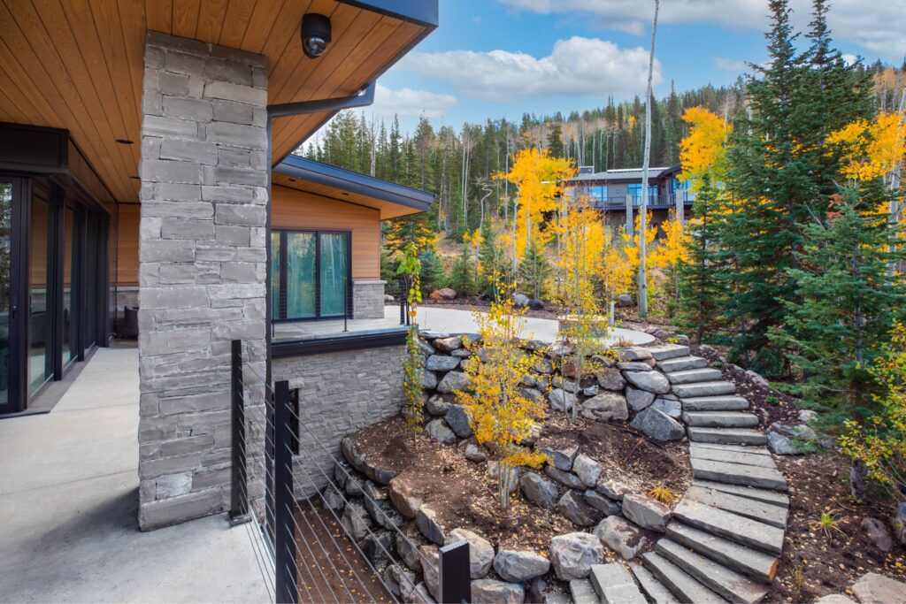 colony-white-pine-modern-mountain-home-landscaping