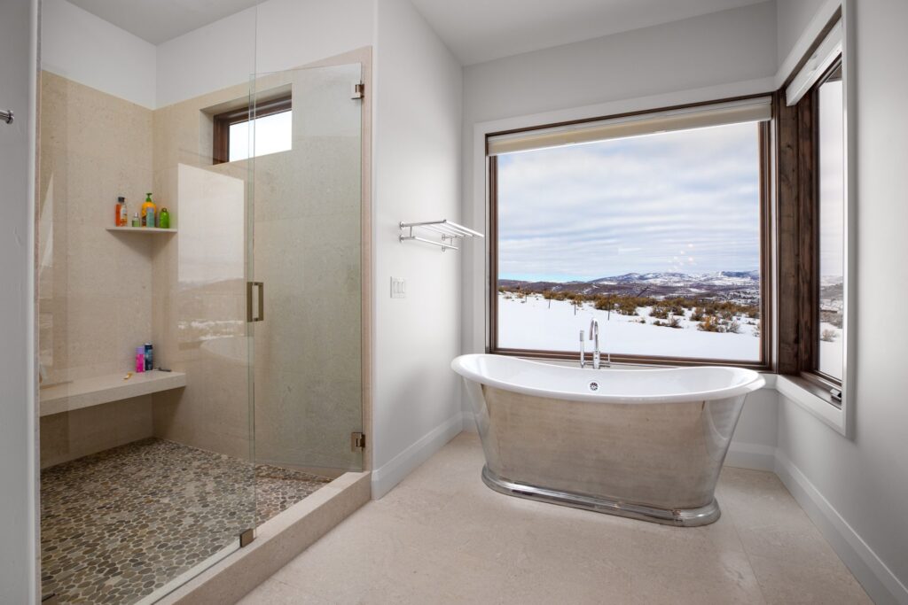 victory-ranch-contemporary-mountain-home-bathroom-window