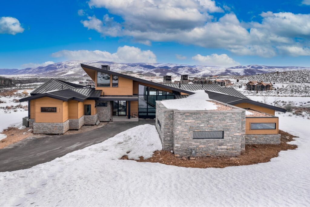 victory-ranch-contemporary-mountain-home-front-1